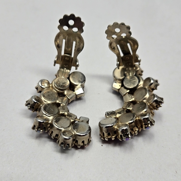 Vintage Aurora Borealis Rhinestones Clip On Vibrant Red & Blue Womens Earrings - Picture 7 of 9